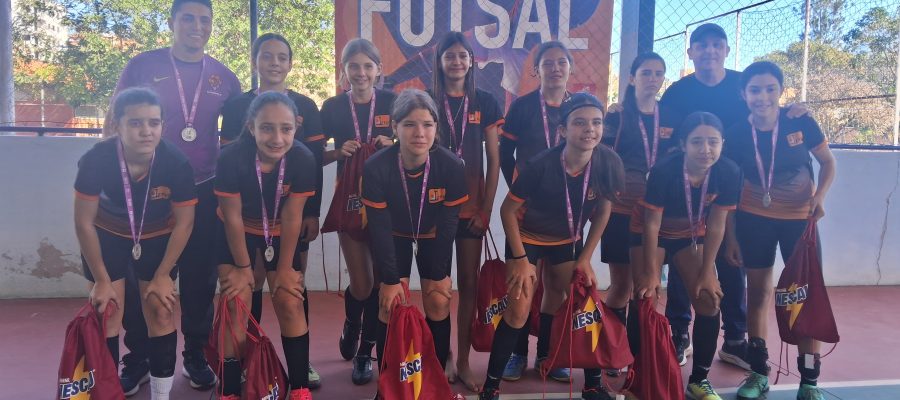 Futsal feminino de Alpinópolis conquista prata inédita na etapa regional do JEMG