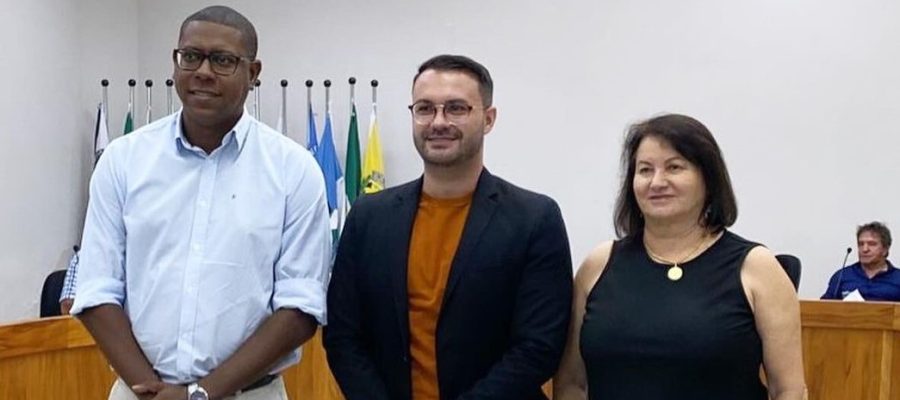 Rafael Freire, prefeito de Alpinópolis, é aclamado como novo presidente da AMEG