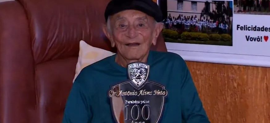 Morador de Alpinópolis comemora 100 anos lúcido e ‘bom de prosa’
