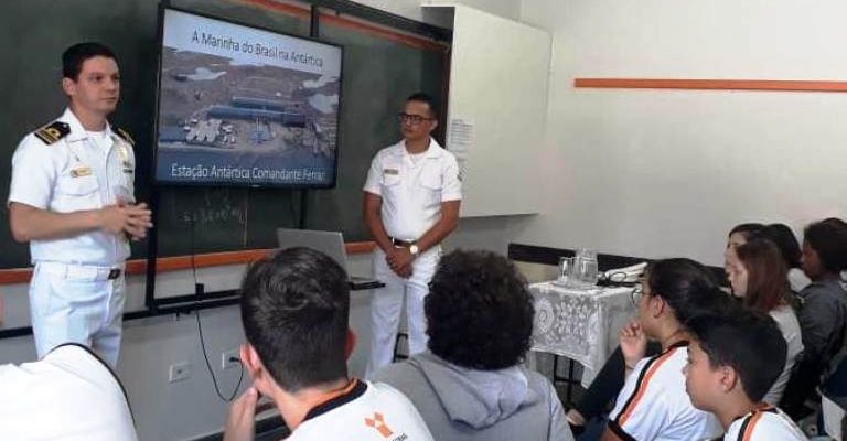 Marinha do Brasil realiza palestra para estudantes de Alpinópolis