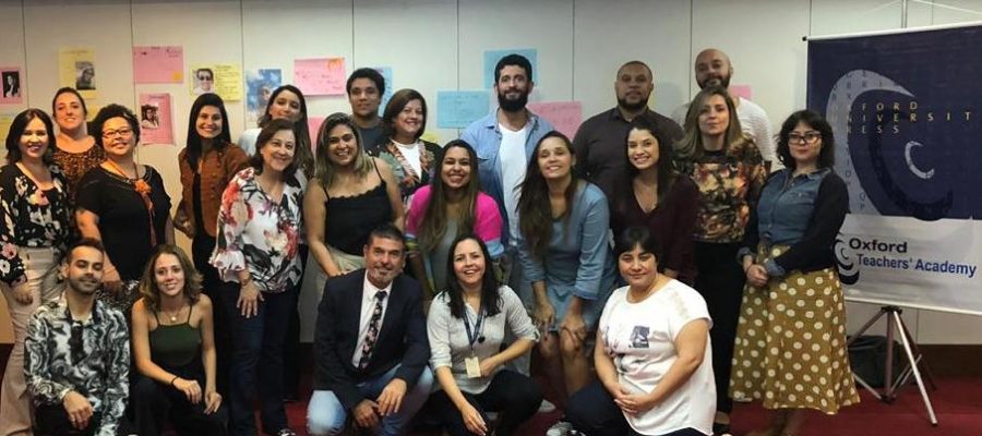 Cooperativa de Ensino de Alpinópolis recebe capacitação para programa bilíngue
