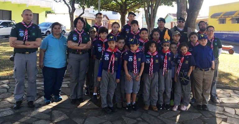Escoteiros promovem mutirão para revitalizar praça em Alpinópolis