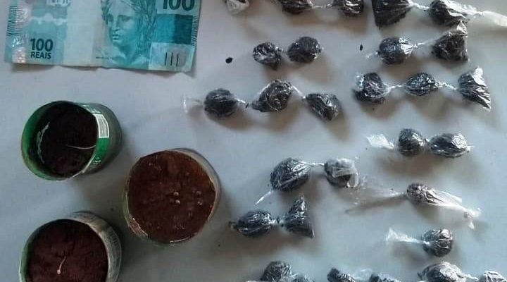PM de Alpinópolis prende jovem perto de escola por suspeita de tráfico