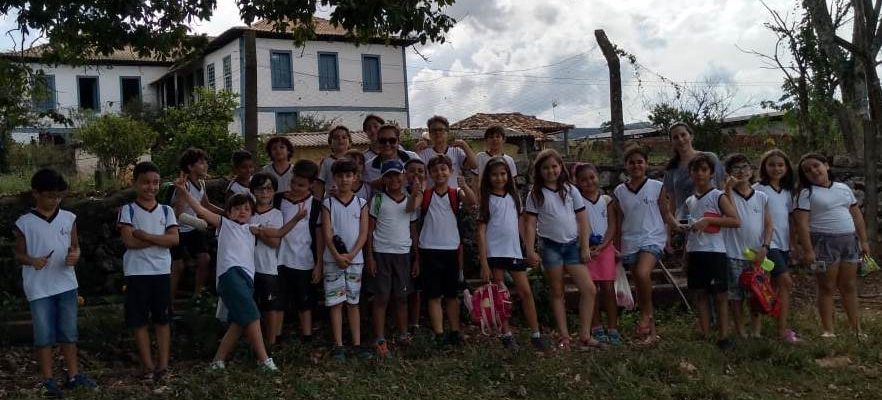 Estudantes realizam passeio pedagógico em fazenda centenária de Alpinópolis