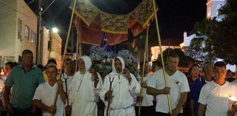 Procissão da Sexta-Feira Santa leva 10 mil fiéis às ruas de Alpinópolis