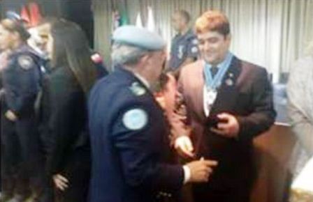 Médico de Alpinópolis recebe medalha da Associação Brasileira das Forças Internacionais de Paz da ONU