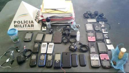 Polícia Militar encontra celulares e drogas na Cadeia de Alpinópolis