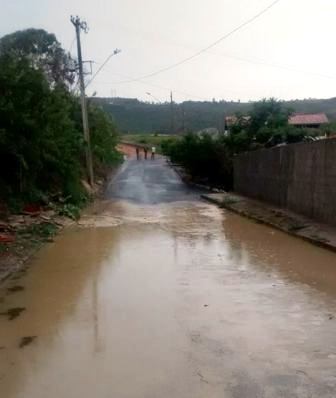 Problema de drenagem causa alagamento em rua da Vila Betânia