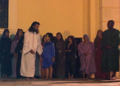 Grupos de teatro alpinopolenses encenam a Paixão de Cristo em 2015