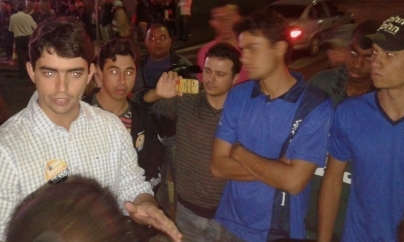 Protesto de estudantes marca comício de Cássio Soares em Alpinópolis