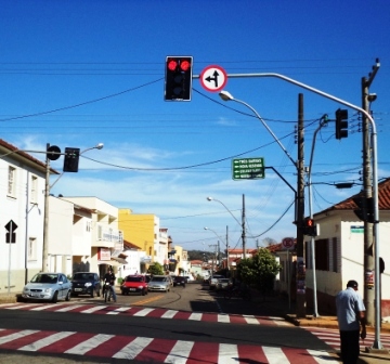 Semáforos na Avenida Governador Valadares
