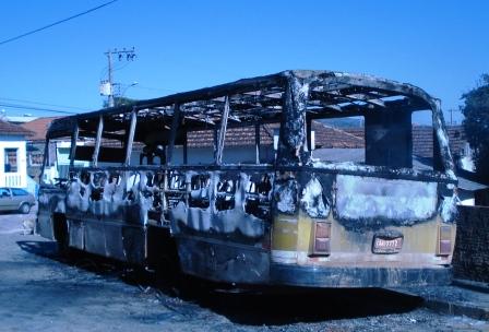 NOITE DE INCÊNDIOS CRIMINOSOS EM ALPINÓPOLIS