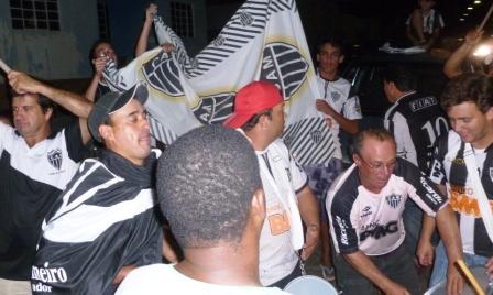 TORCEDOR ALPINOPOLENSE COMEMORA TÍTULO INÉDITO DO GALO
